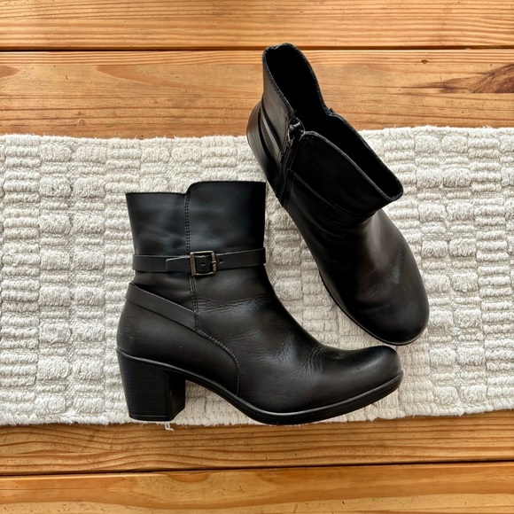 Andrea Boots Size 10 - Picture 1 of 10